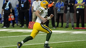 Aaron Rodgers scrambles 6 yards for his second rush TD of 2020