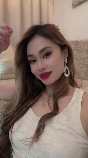 Goodmorning!Sending good vibes to all of you👸🏼✨ #feminineenergy #ladyinthemirror #glowup #romantizemylife #selflove