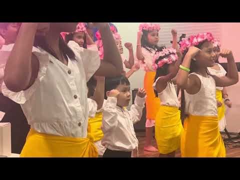 My little Kids are so good at dancing hawaiian Hula