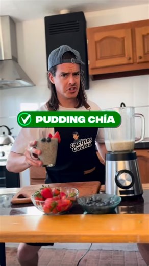 Fede Pons 🇦🇷Combinación Vital🌱 on Instagram: "👇DESCRIPCIÓN👇 Preparé este pudding de chía desde cero: primero la leche de chía y después el pudding. En el video lo hice a ojo, pero muchas personas prefieren cantidades, así que acá van unas estimativas jaja: para la leche uso 4 cucharadas de chía, la dejo hidratar entre 30 y 60 minutos y después la licúo con 3 tazas de agua en dos tandas con un freno en el medio para no recalentar la licuadora. Para el pudding, la proporción que mejor resulta