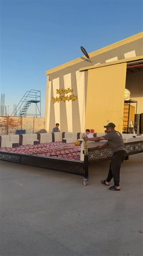 دكة عبق البادية بتصميم فاخر وجودة تصنيع عالية تجمع بين الأناقة والمتانة، خيار مثالي للبر والاستراحات والحدائق لتمنحك جلسة مريحة ومظهراً يليق بذوقك. #مظلات #مضلة #حلال #ابل #غنم