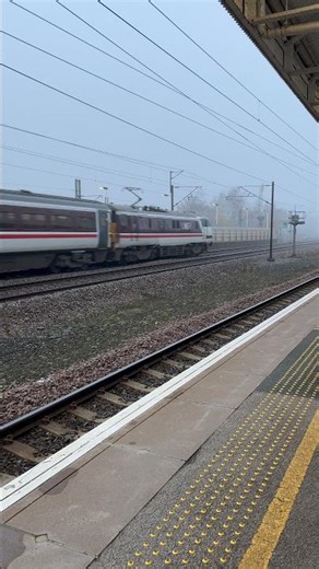 LNER 91107 - Retford 20/12/25 #lner #class91 #intercity225 #retford #station #trainspotting #trains