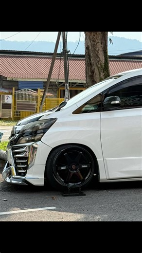 Exploring the Vellfire and Alphard Models