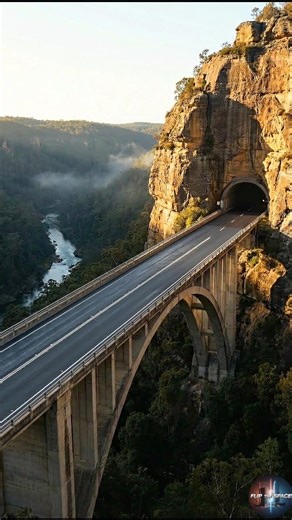 How Engineers Build an Arch Bridge Without Pillars | Cliff Foundation Timelapse