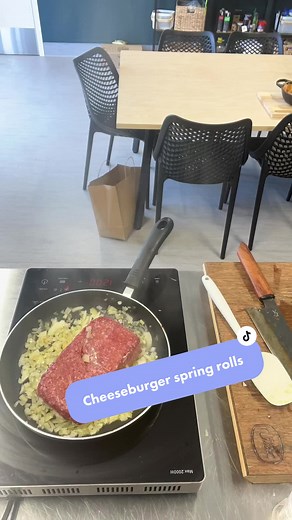 Delicious Cheeseburger Spring Rolls Recipe