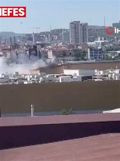 Neomarin AVM'de Çatı Yangını: Tahliye Edildi