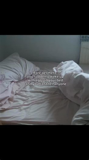 星 on Instagram: "do yall get the ref 日本利用压电瓷砖将脚步转化为电能。这些瓷砖捕捉来自你脚步的动能。当你行走时，你的重量和动作会对瓷砖产生压力。瓷砖会轻微弯曲，从而产生机械应力。瓷砖肉部的压电材料将这种应力转化为电能。每一步都会产生少量电荷，而数百万步结合在一起就能产生足够的电力来驱动 LED灯、数字显示屏和传感器。在像涩谷车站这样繁忙的地方，每天大约有240万个脚步为这一系统作出贡献。这些电能可以被储存或立即使用，从而减少对传统电力来源的依赖，并支持可持续的城市基础设施。这种方法将日常运动转化为实用的可再生能源。 #日本#知识#事实#你知道吗#anime"