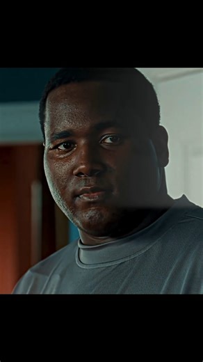 𝐌𝐨𝐯𝐢𝐞 𝐊𝐢𝐧𝐠𝐬! on Instagram: "The Blind Side (2009) 2h 09m • Biography • Drama • Sports An inspiring true story of Michael Oher, a homeless teenager who finds hope, family, and a future through kindness and belief 🏈❤️. Guided by Leigh Anne Tuohy, his life transforms from struggle to strength — proving that compassion can change destinies. Ratings: IMDb – 7.6/10 Rotten Tomatoes – 66% Letterboxd – 3.6/5 Watch on 🎥: Netflix or Amazon Prime Video,"