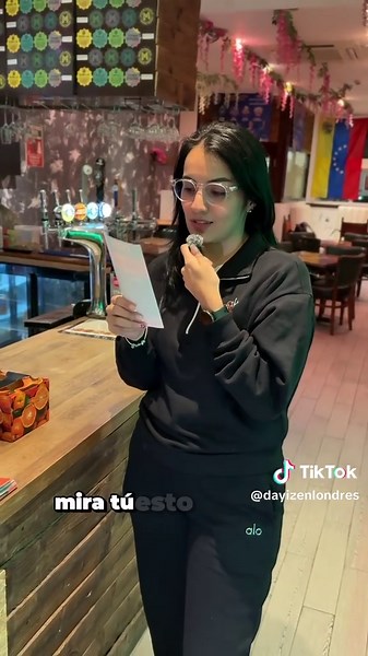 🔥 ¿Antojado de buena comida? 🔥 En Restaurante Castellanos (139 Woolwich Road, Greenwich, London SE10 0RJ) encuentras el mejor pollo al horno tradicional, sabor auténtico venezolano, pizzas y hamburguesas… ¡todo en un solo lugar! 🇻🇪🍗🍕🍔 @Castellano's Bar Restaurant #woolwich #greenwich #venezolanosenlondres #venezolanosenelmundo #Pizza