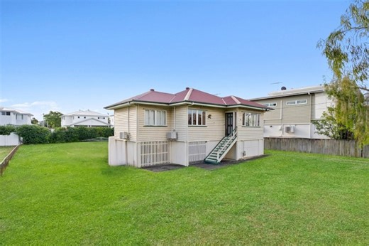 From £100 to $3.04 million: Post-war Bulimba cottage goes under the hammer