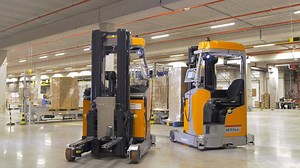 The international retail chain CASA is getting ready for the future! CASA, together with Dematic and us, has realized a new automated distribution center. In it 65000 pallet spaces are operated flexibly and reliably by 12 automated reach and narrow aisle trucks! | STILL