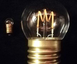 Mini Bulb (E10) Expanded to Goliath Size (E40)