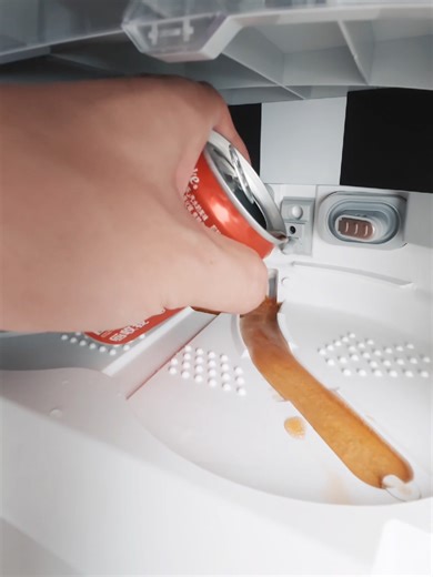 We tried Coke. ROMO’s self-cleaning base wiped it clean—no stain left behind. #DJI #DJIROMO #vacuumcleaner #robotvacuum #asmr