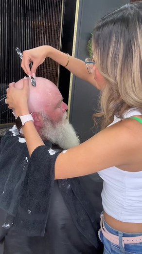 Relaxing straight razor head shave 🙌🏼 #barber #foryourpage #paratii