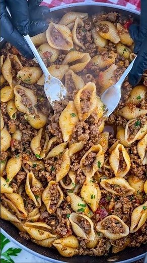 🍝🥩 Easy Stuffed Shells with Ground Beef | One-Pan Comfort Food!