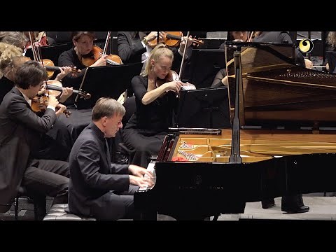 Johannes Brahms: Piano Concerto no. 2 (Stephen Hough pianist)