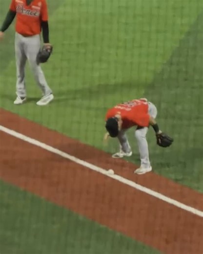 LBPRC 🇵🇷 on Instagram: "El toque de bola gana juegos. ✍️ Simplemente, HAY QUE SABER TOCAR la pelotita. ¡Diles Andrew! 😌👊"