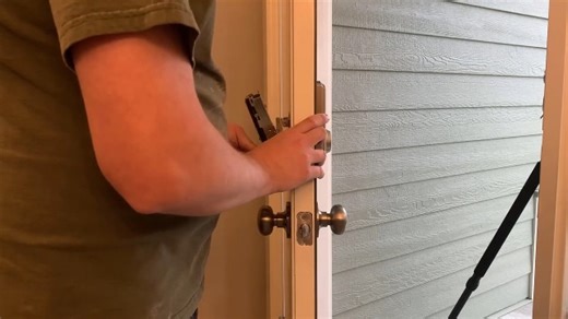 Watch Kwikset SmartCode 916 unboxing & installation on Amazon Live