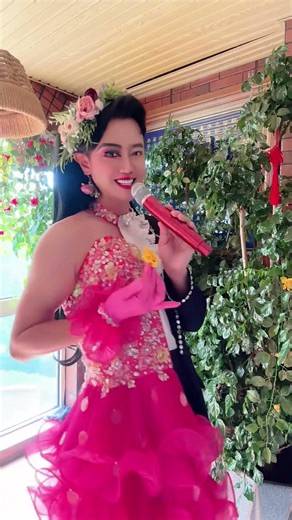 Which side of me do you like? #dance #wedding #makeup