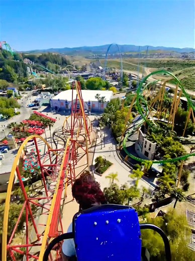 Straddling down a single rail #sixflags #youtube #rollercoaster #california