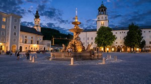 Salzburg, Østrig: Historisk bystemning om aftenen (4K)