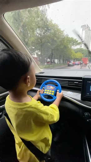 Dad, what do you think it is in front of the building? #shorts #trending