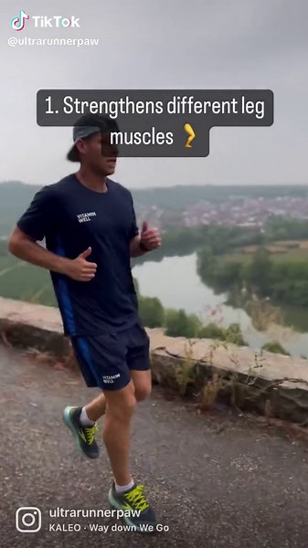 3 benefits of backwards running 🏃 Try it out during your easy runs. I recommend to start with 4 x 2 min of backwards running in the beginning. Try it out 💪 #runnersmotivation #runhappy #trailrunning #ultrarunning #keeprunning #run #easyrun #backwards #hybridathlete