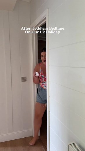 2.2K views · 442 reactions | This set up is so ideal for parents!!! 殺☀️ took a few days off to enjoy the calm of this place but got lots of vlogs to show you what we’ve been up to!! [AD-GIFTED @bainland_lodge_retreats] #ukholiday #staycation #lodge #eveningroutine #nightroutine | Maisie Crompton | Facebook