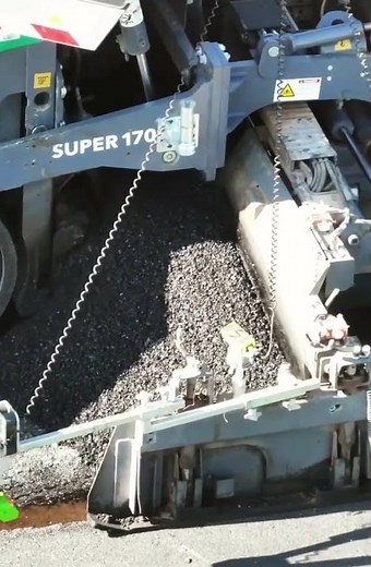 Up-Close Highway Paving with the VÖGELE SUPER 1700-3i