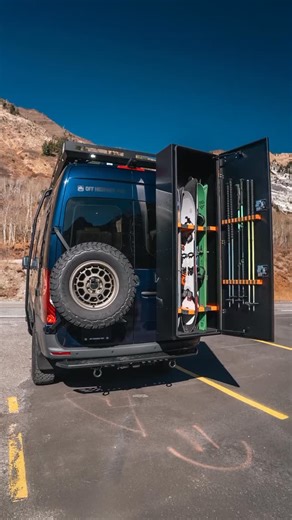 Custom Campervan Builds, Conversions & Offgrid Adventure Vans on Instagram: "Winter is calling, and this setup is ready to chase every powder day. ❄️🎿 �The Avatar Offroad Ski 6 Box from @offhighwayvan keeps all the gear outside where it belongs… no dripping skis, no clutter, no chaos taking over the van. Just clean floors, warm seats, and a streamlined space that stays adventure-ready all season long. With room for up to six pairs, it’s built for families, friends, or anyone who refuses to hit 