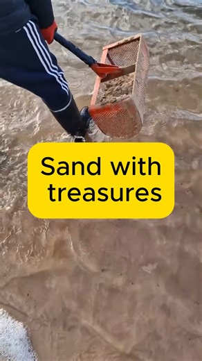 Sand with treasures | Search under the sand