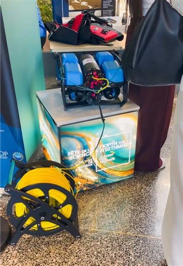 🌊 Τα σχολικά εργαστήρια πραγματοποιούνται στο πλαίσιο της Γιορτής της Επιστήμης στο Γαλλικό Ινστιτούτο, από τους καθηγητές Εύη Νομικού και Σεραφείμ Πούλο, τους φοιτητές και τις φοιτήτριές τους στο ΕΚΠΑ και την ομάδα του CityLab - Kέντρο ανάπτυξης της δημιουργικής ευφυίας. H έκθεση υλοποιείται σε συνεργασία με το ‘Ιδρυμα Tara Océan. 🌊 Les ateliers scolaires sont organisés dans le cadre de la Fête de la Science à l’Institut Français, par les professeurs Evi Nomikou et Serafim Poulos, leurs étudi