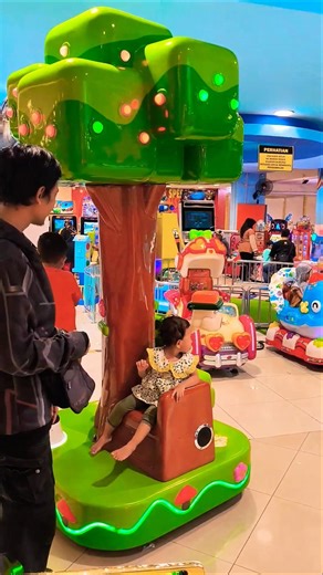 round round tree carousel