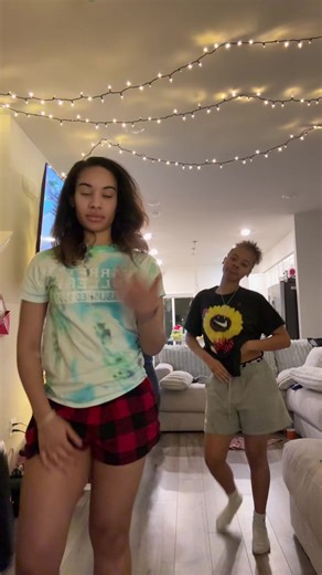 aleeya (@bootycakes28)’s videos with original sound - H3adband🟡