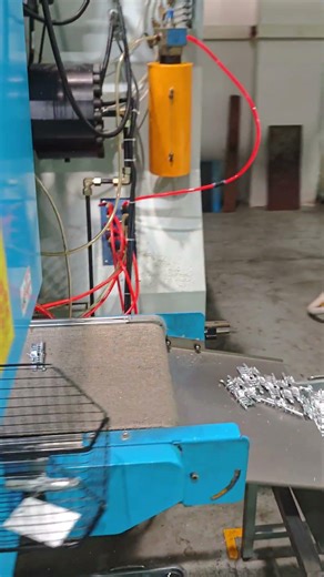 Inside a Zinc Alloy Die Casting Factory – High Speed Machine in Action.#diecast #factory #machine
