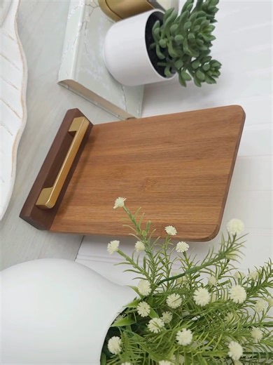 Dollar Tree Wood Craft Home Decor! #cuttingboard #homedecorideas #dollartreefinds #woodcraft #kitchenorganization #kitchendecor #bathroomdecor . . . DIY by the amazing @CraftingWithJC 🌟 Check her YouTube for more hacks & ideas!