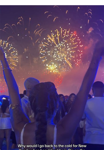 Wow what a place and a time to be alive!!! 🥰👏🏼 #riodejaneiro #newyears #copacabana #brasil #brazil