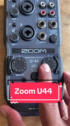 Una de mis interfaces favoritas hasta ahorota es la Zoom U44 por qie tiene un convertidor digital de audio @ZoomSoundLab #producciondeaudio #reclab #estudiodegrabacion #recordingmusic #recordingstudio #grabacion #interfacedeaudio