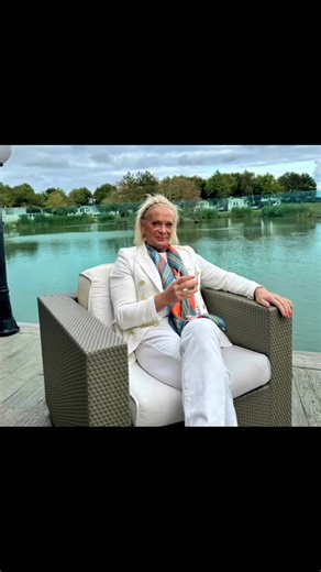 Paula Bircumshaw on Instagram: "Just had a lovely few days with our @lindaminaj in skegg well near skegg been to some lovely little villages and country pubs FLEECE INN, BURGH LE MARSH oldy worldly lovely 殺 and @thelakesbylanzetta _ well worth a visit haven’t been there for a few years but just as good thanks for a great time Linda thoroughly enjoyed myself life for living love ❤️ pxxx @paula_bircumshaw_ifbbpro @lindaminaj"