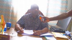 3 ans de service ce grand directeur médecin légiste Mr Bouting Mayaka Georges de l'hôpital de district d'Obala que vous allez suivre dans cette vidéo apporte plus de crédibilité à l'avantage des patients 👏👏👏👏👏👏👏. Grâce à lui les patients ont espoir de vivre par sa qualité de service 🙏🙏🙏🙏❤️❤️❤️❤️ Merci Mr le ministre de penser à nous envoyer ce brave homme qui rénove le bon service à l'hôpital d'Obala | Ami moyo de la gâchis numéro 1