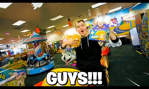 Lankybox Kitchen Bundle at Chuck E Cheese: Menu Review & Secret Footage