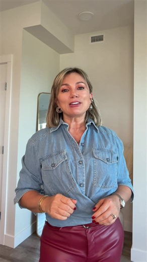 Soy bajita y de contextura gruesa… y aunque no lo parezca —como muchas me escriben en redes— sí lo soy. Hoy te comparto cinco tips que siempre aplico a la hora de vestirme para verme más estilizada. No se trata de cambiar quiénes somos. Se trata de aprender a vestir nuestra silueta con intención, de entender lo que nos favorece y usar la ropa como herramienta para resaltar lo mejor de nosotras. La diferencia no está en el cuerpo… está en cómo lo vestimos. ✨ #EstiloConIntención #ImagenPersonal #M