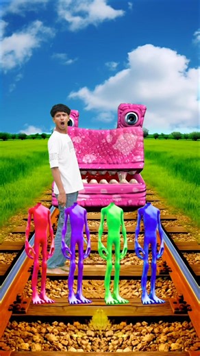 4 Color Aliens Dance Battle vs Pac-Man & Crazy Train Driver Tom #funny #short