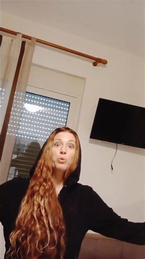 Ένα Παράθυρο με Παντζούρι | ΤΟ ΟΝΕΙΡΟ ΤΗΣ ΓΡΑΙΑΣ