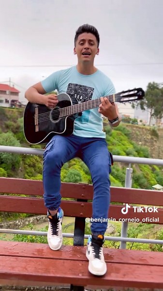 Otra joya musical para atesorar. Nuestro hermoso folklore boliviano, siempre vivo en el corazón de quienes amamos nuestra cultura #lagrimas #caporal #envivivo #musica #clasicosporsiempre #recuerdos #benjamincornejo #longervideosontiktok