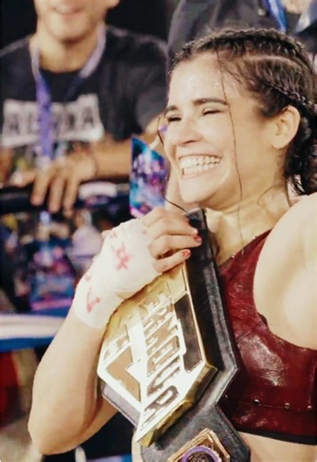 Capítulo cerrado 📘 @alanafloresf 🖤 ya dio vuelta a la página… y está lista para escribir la siguiente historia arriba del ring 🥊 #SupernovaGenesis