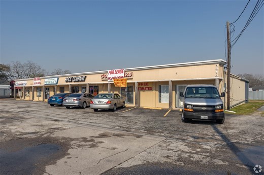 1416 E Main St, League City, TX 77573 - East Main Plaza | LoopNet