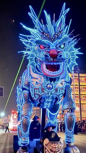Amid dazzling lights, a grand qilin parade installation made a stunning entrance, delivering wishes of good fortune to all. The mythical qilin often symbolizes prosperity, harmony and virtue. #ChinaTravel #BetterLife #SpringFestival2026 #YearOfHorse #LanternFestival2026 #FunChina | China Plus Culture