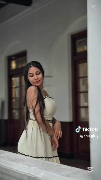 Woman's Elegant Summer Outfit for Cute Looks