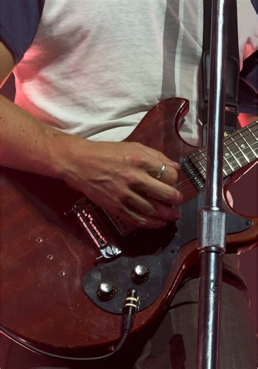 oops i must’ve been zoomed in on accident🙈🙈 #djo #joekeery #concert | joe keery